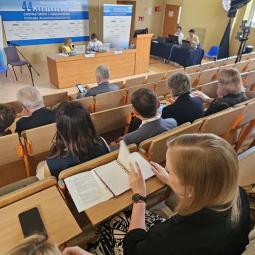 Najnowsza wiedza, pasja do medycyny i nauki: słyną z tego organizowane w Narodowym Instytucie Geriatrii, Reumatologii i Rehabilitacji w Warszawie konferencje ordynatorów i kierowników poradni reumatologicznych.