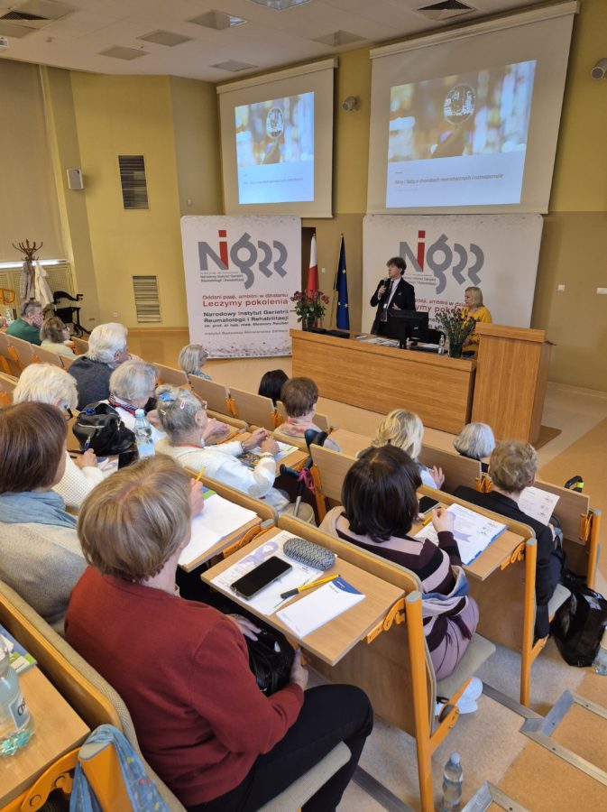 Cenna wiedza, znakomici eksperci – specjalnie dla pacjentów. Dziękujemy za udział w dorocznej konferencji z okazji Światowego Dnia Reumatyzmu i Osteoporozy. 1 konf1 min