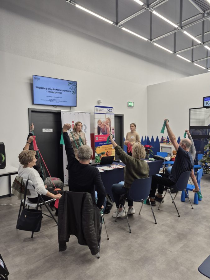 „Instytut Otwarty” NIGRiR na spotkaniu z seniorami w siedzibie Mazowieckiego Oddziału NFZ.