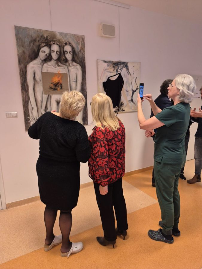 Zapraszamy — przyjdź, zobacz, poczuj, jak sztuka potrafi łączyć ludzi i wnosić nową energię tam, gdzie troska o zdrowie jest najważniejsza. 1 ASP fot6