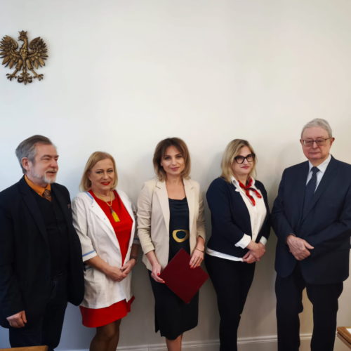 Stawiamy kolejny krok w stronę działań na rzecz promocji zdrowia i silniejszego systemu ochrony zdrowia w Polsce. 2 Stawiamy kolejny krok w stronę działań na rzecz promocji zdrowia i silniejszego systemu ochrony zdrowia w Polsce.