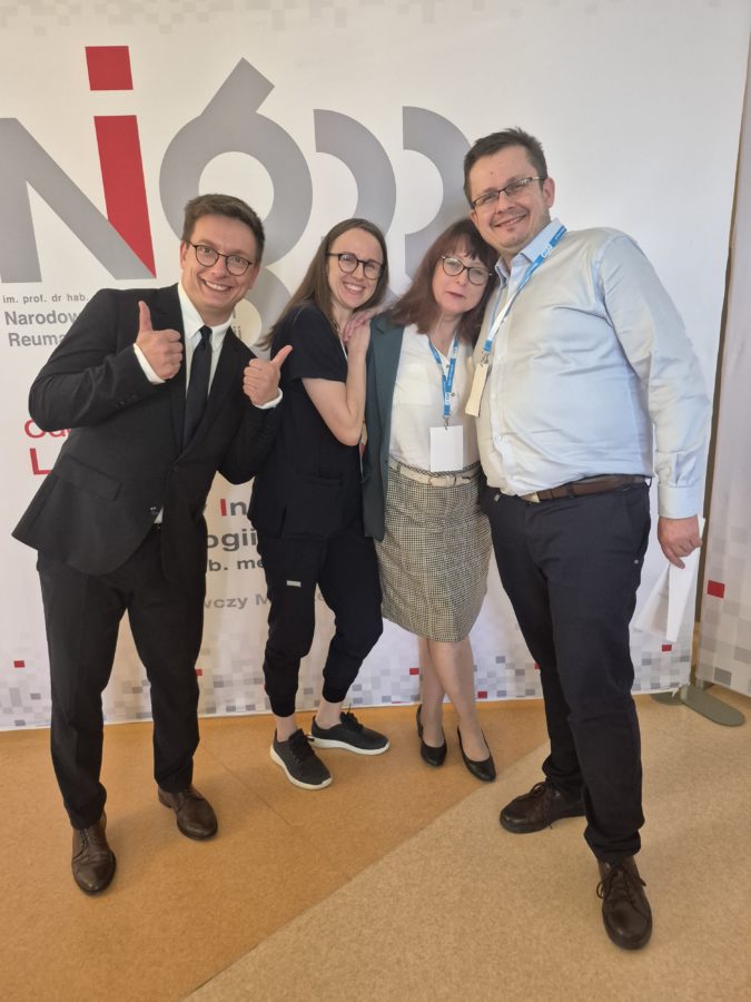 Czy mezoterapia może wspierać leczenie bólu i chorób reumatycznych? W Narodowym Instytucie Geriatrii, Reumatologii i Rehabilitacji w Warszawie , o rosnącej roli tej metody w nowoczesnej medycynie rozmawiali eksperci podczas I Konferencji Polskiego Towarzystwa Mezoterapii. 1 Mezo 1