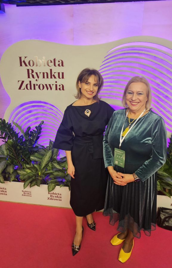 Kobiety Rynku Zdrowia – z dumą informujemy, że Izabela Marcewicz-Jendrysik, dyrektor Narodowego Instytutu Geriatrii, Reumatologii i Rehabilitacji i prof. Brygida Kwiatkowska, zastępca dyrektora NIGRiR i kierownik Kliniki Wczesnego Zapalenia Stawów, znalazły się na prestiżowej liście 100 liderek, które realnie wpływają na system ochrony zdrowia. To ogromne wyróżnienie i docenienie wkładu w rozwój Instytutu - przede wszystkim dla dobra Pacjentów. 1 rynekzdrowia2