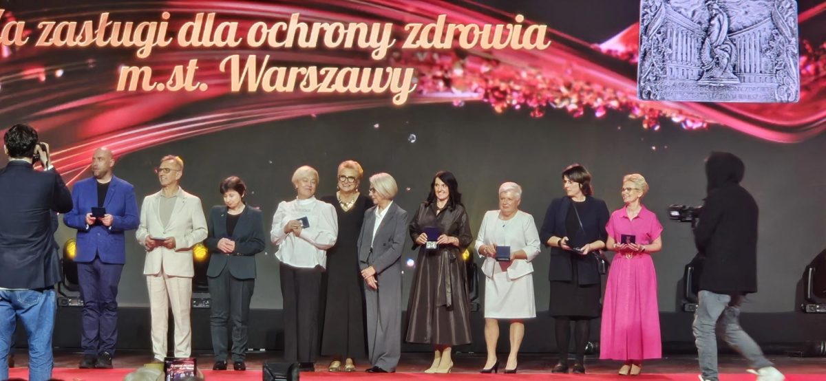 Wiedza, profesjonalizm, odpowiedzialność i serce - jesteśmy dumni ze znakomitego Zespołu pielęgniarek w Narodowym Instytucie Geriatrii, Reumatologii i Rehabilitacji. 2 nagrody piel2